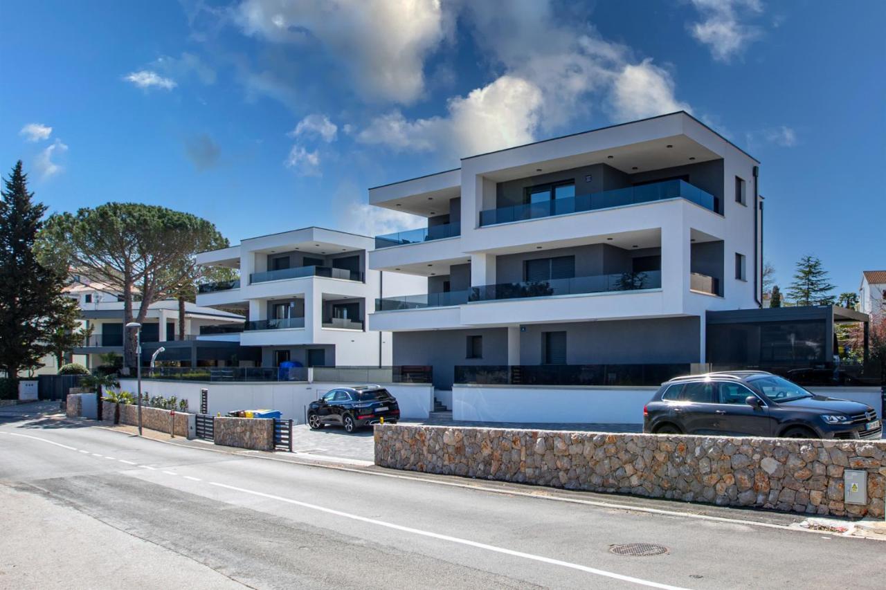 Apartments Elle Luxury Vantacici Malinska Exterior photo